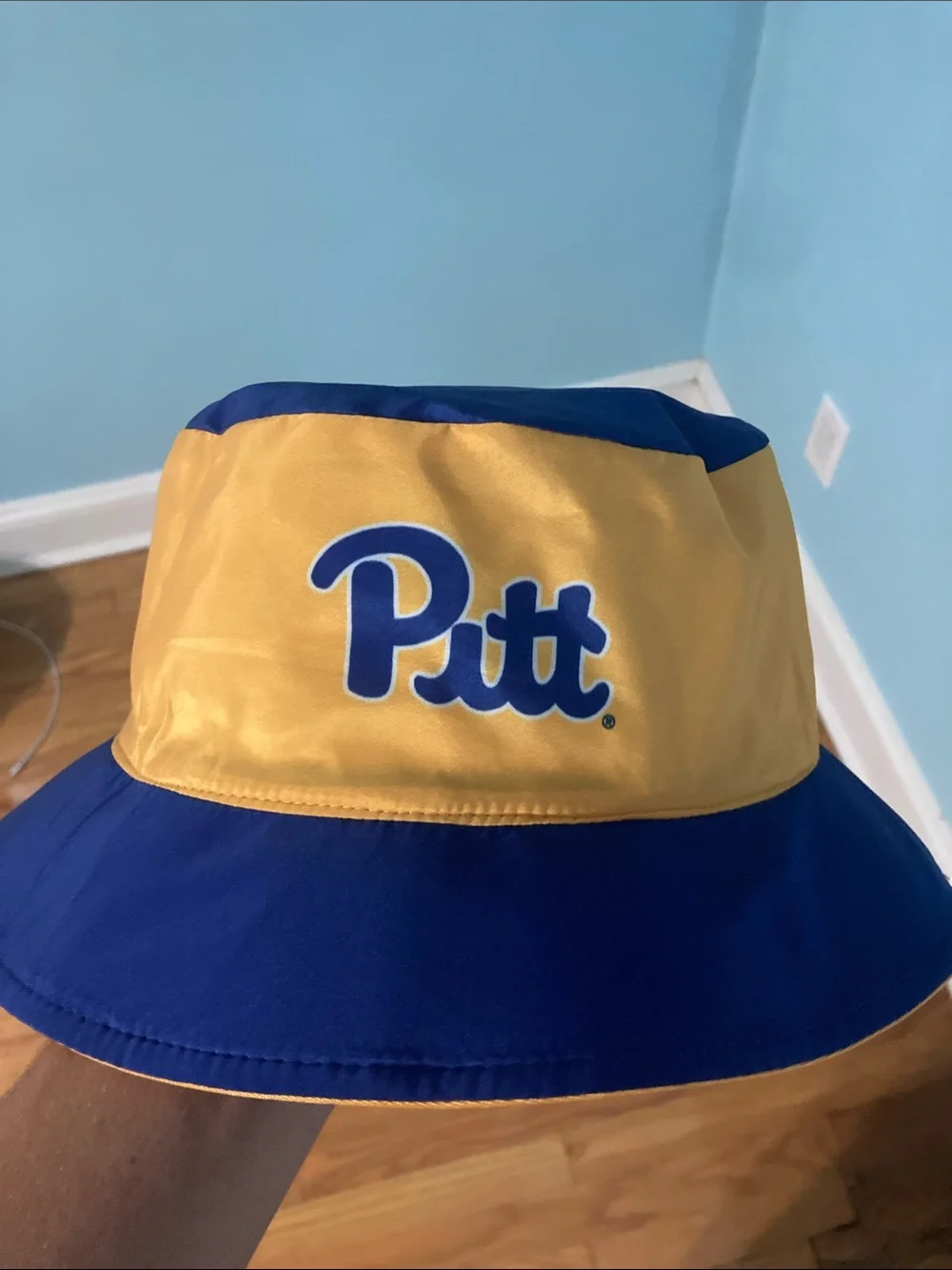 N/A colorblock bucket